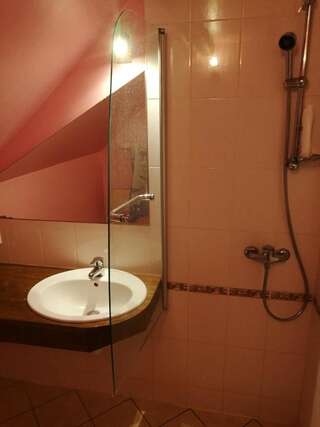 Гостевой дом Bebru pirts Vecbebri Трехместный номер с основными удобствами и общей ванной комнатой-7